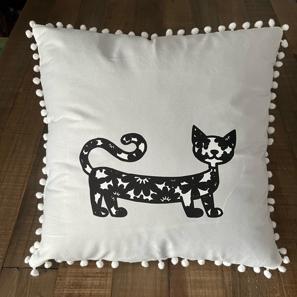 White Pillow case with Black Cat Design - Picture 5 of 7